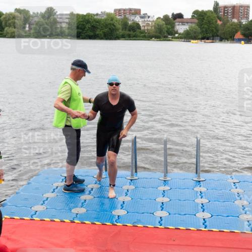 16.06.2024 - 7 Türme Triathlon MichiJ http://msf.ph/oto/6271614 16.06.2024 12:02:16 Schwimmen 345, 403 meine-sportfotos.de
