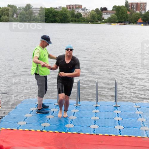 16.06.2024 - 7 Türme Triathlon MichiJ http://msf.ph/oto/6271616 16.06.2024 12:02:16 Schwimmen 345, 403 meine-sportfotos.de