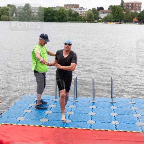 16.06.2024 - 7 Türme Triathlon MichiJ http://msf.ph/oto/6271619 16.06.2024 12:02:16 Schwimmen 345, 403 meine-sportfotos.de