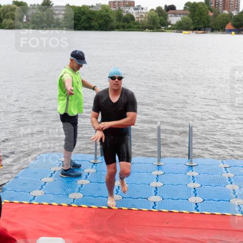 16.06.2024 - 7 Türme Triathlon MichiJ http://msf.ph/oto/6271623 16.06.2024 12:02:17 Schwimmen 345, 403 meine-sportfotos.de