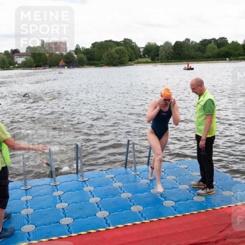16.06.2024 - 7 Türme Triathlon MichiJ http://msf.ph/oto/6271730 16.06.2024 12:07:22 Schwimmen 54, 67, 129, 517, 571 meine-sportfotos.de