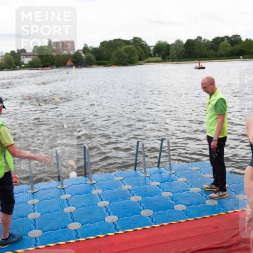 16.06.2024 - 7 Türme Triathlon MichiJ http://msf.ph/oto/6271738 16.06.2024 12:07:23 Schwimmen 54, 67, 129, 517, 571 meine-sportfotos.de
