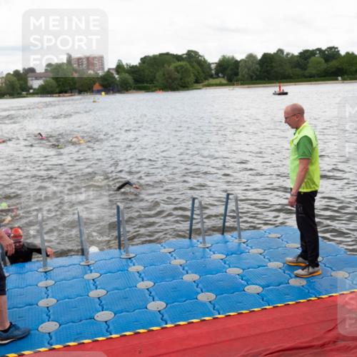 16.06.2024 - 7 Türme Triathlon MichiJ http://msf.ph/oto/6271742 16.06.2024 12:07:23 Schwimmen 54, 67, 129, 517, 571 meine-sportfotos.de