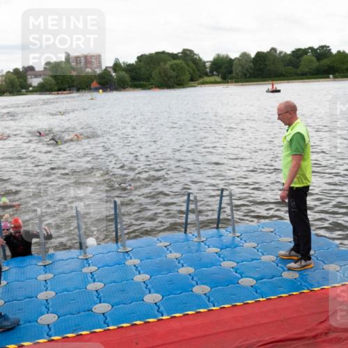 16.06.2024 - 7 Türme Triathlon MichiJ http://msf.ph/oto/6271743 16.06.2024 12:07:23 Schwimmen 54, 67, 129, 517, 571 meine-sportfotos.de