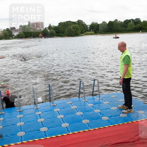 16.06.2024 - 7 Türme Triathlon MichiJ http://msf.ph/oto/6271745 16.06.2024 12:07:23 Schwimmen 54, 67, 129, 517, 571 meine-sportfotos.de