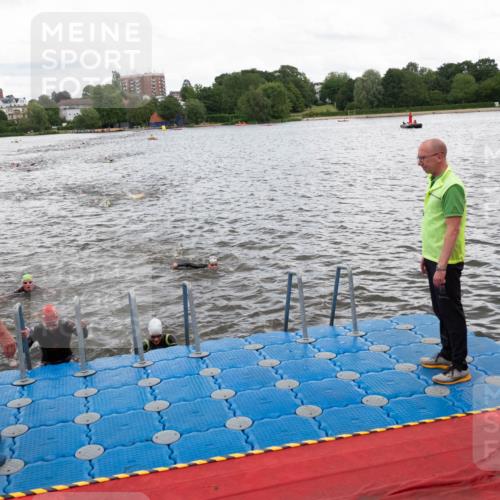 16.06.2024 - 7 Türme Triathlon MichiJ http://msf.ph/oto/6271747 16.06.2024 12:07:24 Schwimmen 54, 67, 517, 571 meine-sportfotos.de