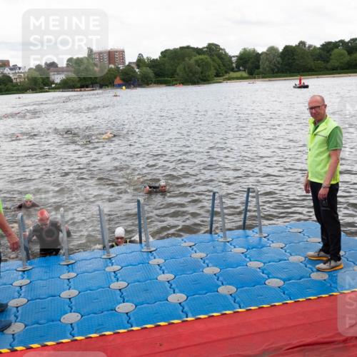 16.06.2024 - 7 Türme Triathlon MichiJ http://msf.ph/oto/6271751 16.06.2024 12:07:24 Schwimmen 54, 67, 517, 571 meine-sportfotos.de