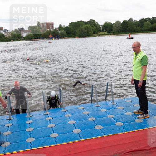 16.06.2024 - 7 Türme Triathlon MichiJ http://msf.ph/oto/6271758 16.06.2024 12:07:25 Schwimmen 54, 67, 517, 571 meine-sportfotos.de