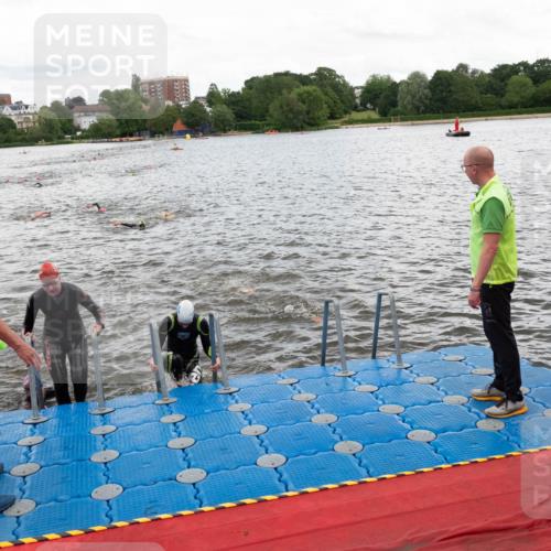 16.06.2024 - 7 Türme Triathlon MichiJ http://msf.ph/oto/6271760 16.06.2024 12:07:25 Schwimmen 54, 67, 517, 571 meine-sportfotos.de