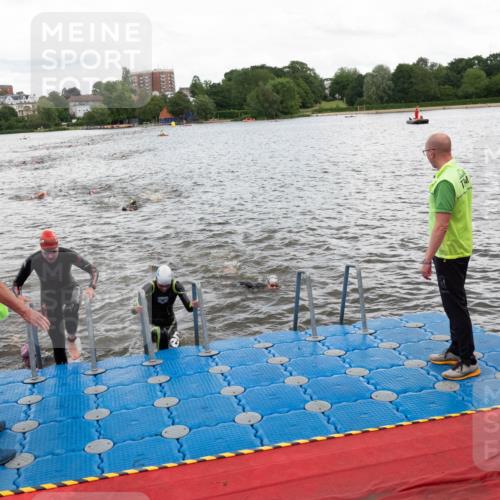 16.06.2024 - 7 Türme Triathlon MichiJ http://msf.ph/oto/6271764 16.06.2024 12:07:26 Schwimmen 54, 67, 517, 571 meine-sportfotos.de