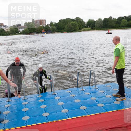 16.06.2024 - 7 Türme Triathlon MichiJ http://msf.ph/oto/6271771 16.06.2024 12:07:26 Schwimmen 54, 67, 517, 571 meine-sportfotos.de
