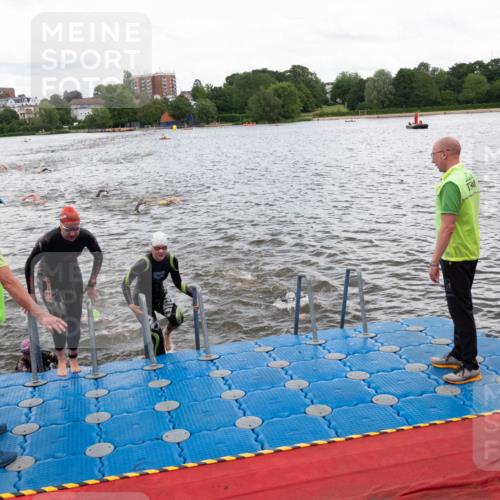 16.06.2024 - 7 Türme Triathlon MichiJ http://msf.ph/oto/6271774 16.06.2024 12:07:26 Schwimmen 54, 67, 517, 571 meine-sportfotos.de