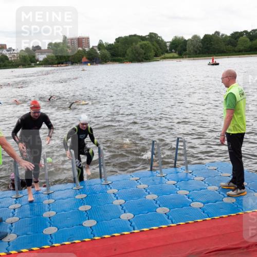 16.06.2024 - 7 Türme Triathlon MichiJ http://msf.ph/oto/6271776 16.06.2024 12:07:26 Schwimmen 54, 67, 517, 571 meine-sportfotos.de