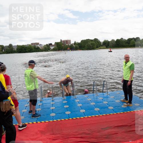 16.06.2024 - 7 Türme Triathlon MichiJ http://msf.ph/oto/6271892 16.06.2024 12:07:46 Schwimmen 54, 440, 457, 544, 565, 571, 592 meine-sportfotos.de