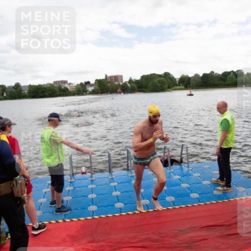 16.06.2024 - 7 Türme Triathlon MichiJ http://msf.ph/oto/6271902 16.06.2024 12:07:49 Schwimmen 54, 440, 457, 544, 565, 571, 592 meine-sportfotos.de