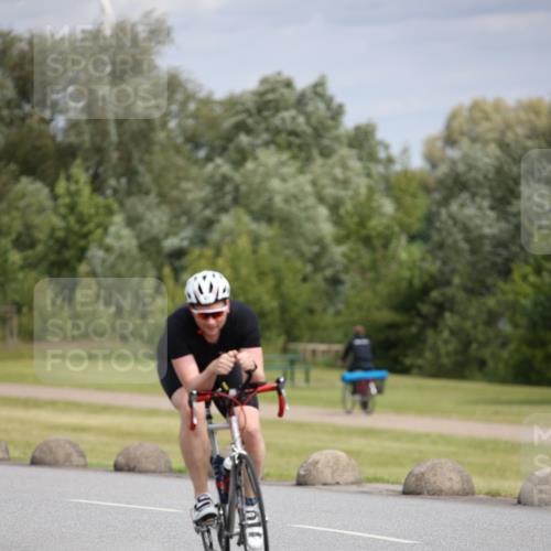 16.06.2024 - 26. Vierlanden-Triathlon Jannik Wohlers http://msf.ph/oto/6272422 16.06.2024 11:13:15 Radfahren 44, 67, 116, 361 meine-sportfotos.de