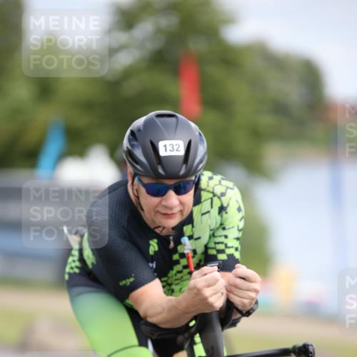 16.06.2024 - 26. Vierlanden-Triathlon Jannik Wohlers http://msf.ph/oto/6273087 16.06.2024 11:13:41 Radfahren 33, 107, 132, 150, 236, 392, 431 meine-sportfotos.de