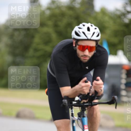 16.06.2024 - 26. Vierlanden-Triathlon Jannik Wohlers http://msf.ph/oto/6273264 16.06.2024 11:15:01 Radfahren 5, 12, 25, 27, 58, 98, 419 meine-sportfotos.de