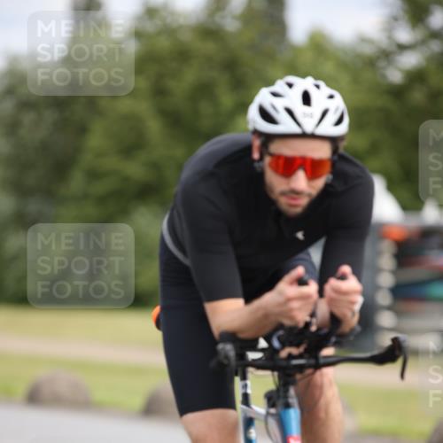 16.06.2024 - 26. Vierlanden-Triathlon Jannik Wohlers http://msf.ph/oto/6273267 16.06.2024 11:15:01 Radfahren 5, 12, 25, 27, 58, 98, 419 meine-sportfotos.de