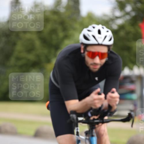 16.06.2024 - 26. Vierlanden-Triathlon Jannik Wohlers http://msf.ph/oto/6273270 16.06.2024 11:15:01 Radfahren 5, 12, 25, 27, 58, 98, 419 meine-sportfotos.de