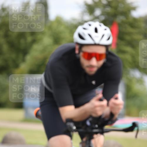 16.06.2024 - 26. Vierlanden-Triathlon Jannik Wohlers http://msf.ph/oto/6273275 16.06.2024 11:15:02 Radfahren 5, 12, 25, 27, 58, 98, 105, 419 meine-sportfotos.de
