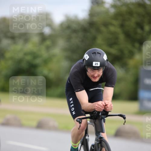16.06.2024 - 26. Vierlanden-Triathlon Jannik Wohlers http://msf.ph/oto/6273310 16.06.2024 11:15:03 Radfahren 5, 12, 25, 27, 58, 98, 105, 419 meine-sportfotos.de