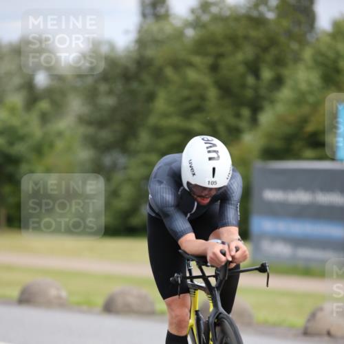 16.06.2024 - 26. Vierlanden-Triathlon Jannik Wohlers http://msf.ph/oto/6273491 16.06.2024 11:15:04 Radfahren 5, 12, 25, 27, 58, 98, 105, 419 meine-sportfotos.de