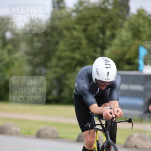 16.06.2024 - 26. Vierlanden-Triathlon Jannik Wohlers http://msf.ph/oto/6273500 16.06.2024 11:15:04 Radfahren 5, 12, 25, 27, 58, 98, 105, 419 meine-sportfotos.de
