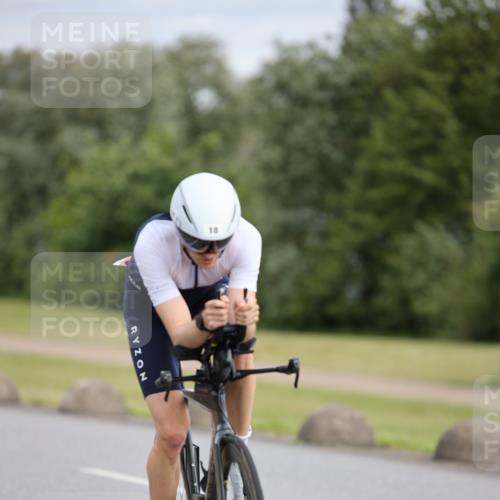 16.06.2024 - 26. Vierlanden-Triathlon Jannik Wohlers http://msf.ph/oto/6273770 16.06.2024 11:16:07 Radfahren 18, 107, 420 meine-sportfotos.de
