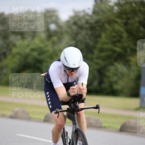 16.06.2024 - 26. Vierlanden-Triathlon Jannik Wohlers http://msf.ph/oto/6273810 16.06.2024 11:16:07 Radfahren 18, 107, 420 meine-sportfotos.de
