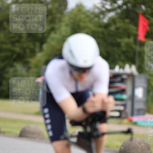 16.06.2024 - 26. Vierlanden-Triathlon Jannik Wohlers http://msf.ph/oto/6273842 16.06.2024 11:16:07 Radfahren 18, 107, 420 meine-sportfotos.de