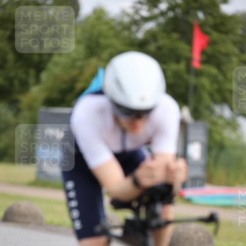 16.06.2024 - 26. Vierlanden-Triathlon Jannik Wohlers http://msf.ph/oto/6273846 16.06.2024 11:16:07 Radfahren 18, 107, 420 meine-sportfotos.de