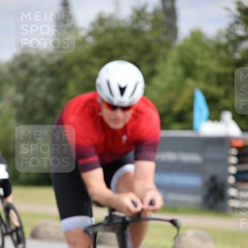 16.06.2024 - 26. Vierlanden-Triathlon Jannik Wohlers http://msf.ph/oto/6275076 16.06.2024 11:17:14 Radfahren 21, 23, 63, 150, 203, 410, 440 meine-sportfotos.de