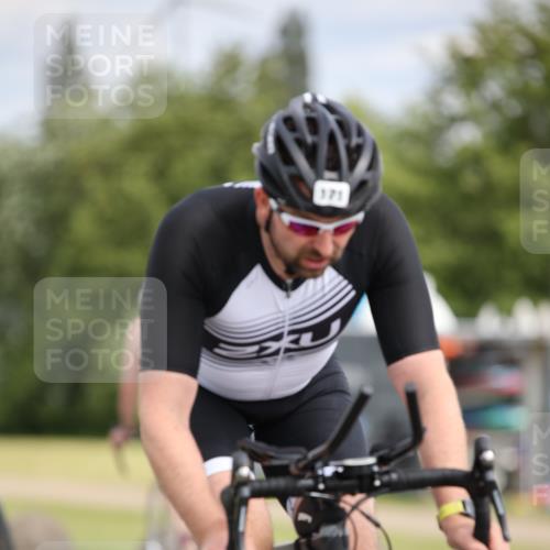 16.06.2024 - 26. Vierlanden-Triathlon Jannik Wohlers http://msf.ph/oto/6275171 16.06.2024 11:17:19 Radfahren 21, 23, 63, 171, 203, 410, 426, 440, 453 meine-sportfotos.de