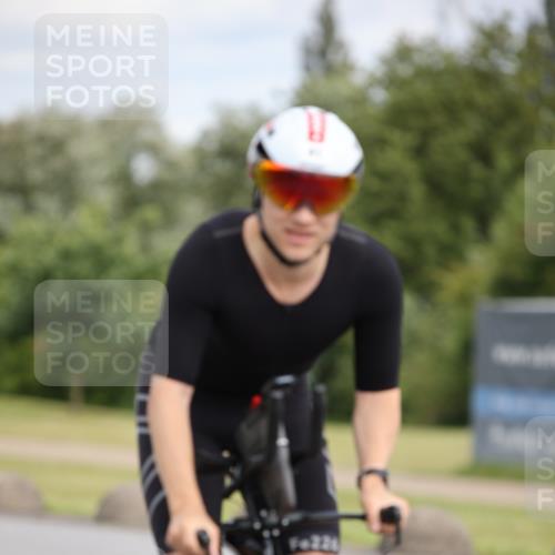 16.06.2024 - 26. Vierlanden-Triathlon Jannik Wohlers http://msf.ph/oto/6275436 16.06.2024 11:17:30 Radfahren 41, 45, 71, 217, 388 meine-sportfotos.de
