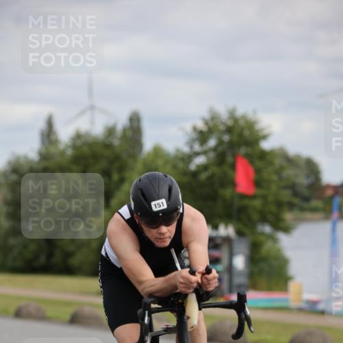 16.06.2024 - 26. Vierlanden-Triathlon Jannik Wohlers http://msf.ph/oto/6275850 16.06.2024 11:17:38 Radfahren 5, 45, 71, 78, 79, 86, 151, 217, 388, 437 meine-sportfotos.de