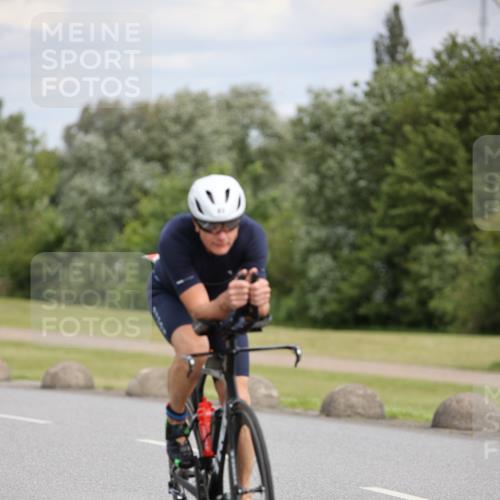 16.06.2024 - 26. Vierlanden-Triathlon Jannik Wohlers http://msf.ph/oto/6276142 16.06.2024 11:18:08 Radfahren 25, 83, 105, 359, 370, 438, 470 meine-sportfotos.de