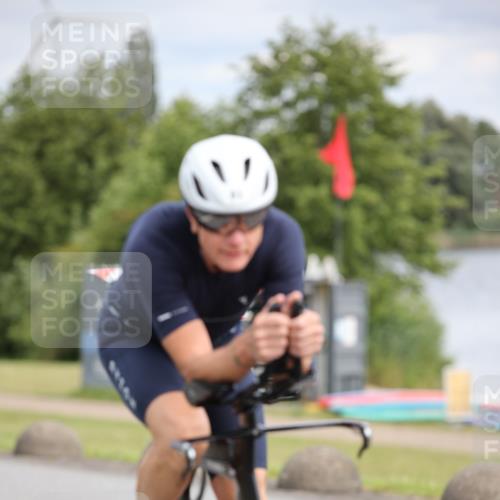 16.06.2024 - 26. Vierlanden-Triathlon Jannik Wohlers http://msf.ph/oto/6276367 16.06.2024 11:18:09 Radfahren 25, 83, 105, 359, 370, 438, 470 meine-sportfotos.de
