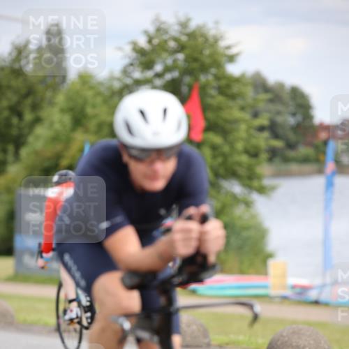 16.06.2024 - 26. Vierlanden-Triathlon Jannik Wohlers http://msf.ph/oto/6276376 16.06.2024 11:18:09 Radfahren 25, 83, 105, 359, 370, 438, 470 meine-sportfotos.de