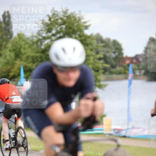16.06.2024 - 26. Vierlanden-Triathlon Jannik Wohlers http://msf.ph/oto/6276392 16.06.2024 11:18:09 Radfahren 25, 83, 105, 359, 370, 438, 470 meine-sportfotos.de
