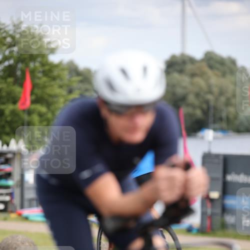 16.06.2024 - 26. Vierlanden-Triathlon Jannik Wohlers http://msf.ph/oto/6276461 16.06.2024 11:18:09 Radfahren 25, 83, 105, 359, 370, 438, 470 meine-sportfotos.de