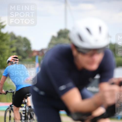 16.06.2024 - 26. Vierlanden-Triathlon Jannik Wohlers http://msf.ph/oto/6276470 16.06.2024 11:18:09 Radfahren 25, 83, 105, 359, 370, 438, 470 meine-sportfotos.de