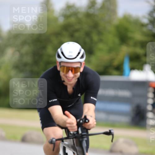 16.06.2024 - 26. Vierlanden-Triathlon Jannik Wohlers http://msf.ph/oto/6277172 16.06.2024 11:18:50 Radfahren 27, 30, 31, 47, 106, 414 meine-sportfotos.de