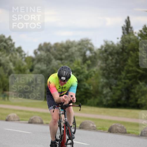 16.06.2024 - 26. Vierlanden-Triathlon Jannik Wohlers http://msf.ph/oto/6279386 16.06.2024 11:20:58 Radfahren 127, 449, 454, 635 meine-sportfotos.de