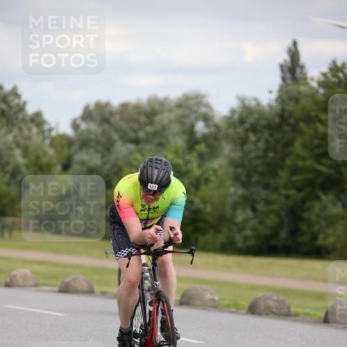 16.06.2024 - 26. Vierlanden-Triathlon Jannik Wohlers http://msf.ph/oto/6279390 16.06.2024 11:20:58 Radfahren 127, 449, 454, 635 meine-sportfotos.de