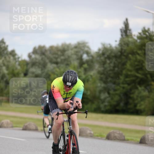 16.06.2024 - 26. Vierlanden-Triathlon Jannik Wohlers http://msf.ph/oto/6279393 16.06.2024 11:20:58 Radfahren 127, 449, 454, 635 meine-sportfotos.de