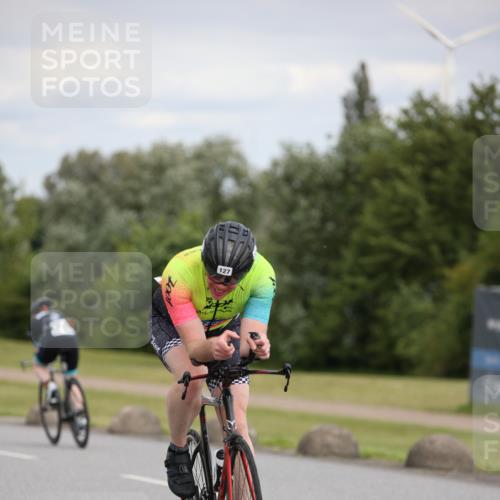 16.06.2024 - 26. Vierlanden-Triathlon Jannik Wohlers http://msf.ph/oto/6279479 16.06.2024 11:20:58 Radfahren 127, 449, 454, 635 meine-sportfotos.de