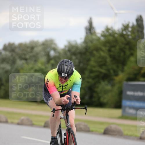 16.06.2024 - 26. Vierlanden-Triathlon Jannik Wohlers http://msf.ph/oto/6279510 16.06.2024 11:20:58 Radfahren 127, 449, 454, 635 meine-sportfotos.de
