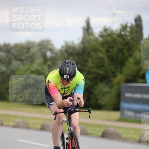16.06.2024 - 26. Vierlanden-Triathlon Jannik Wohlers http://msf.ph/oto/6279514 16.06.2024 11:20:58 Radfahren 127, 449, 454, 635 meine-sportfotos.de