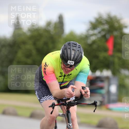16.06.2024 - 26. Vierlanden-Triathlon Jannik Wohlers http://msf.ph/oto/6279572 16.06.2024 11:20:59 Radfahren 127, 449, 454, 635 meine-sportfotos.de